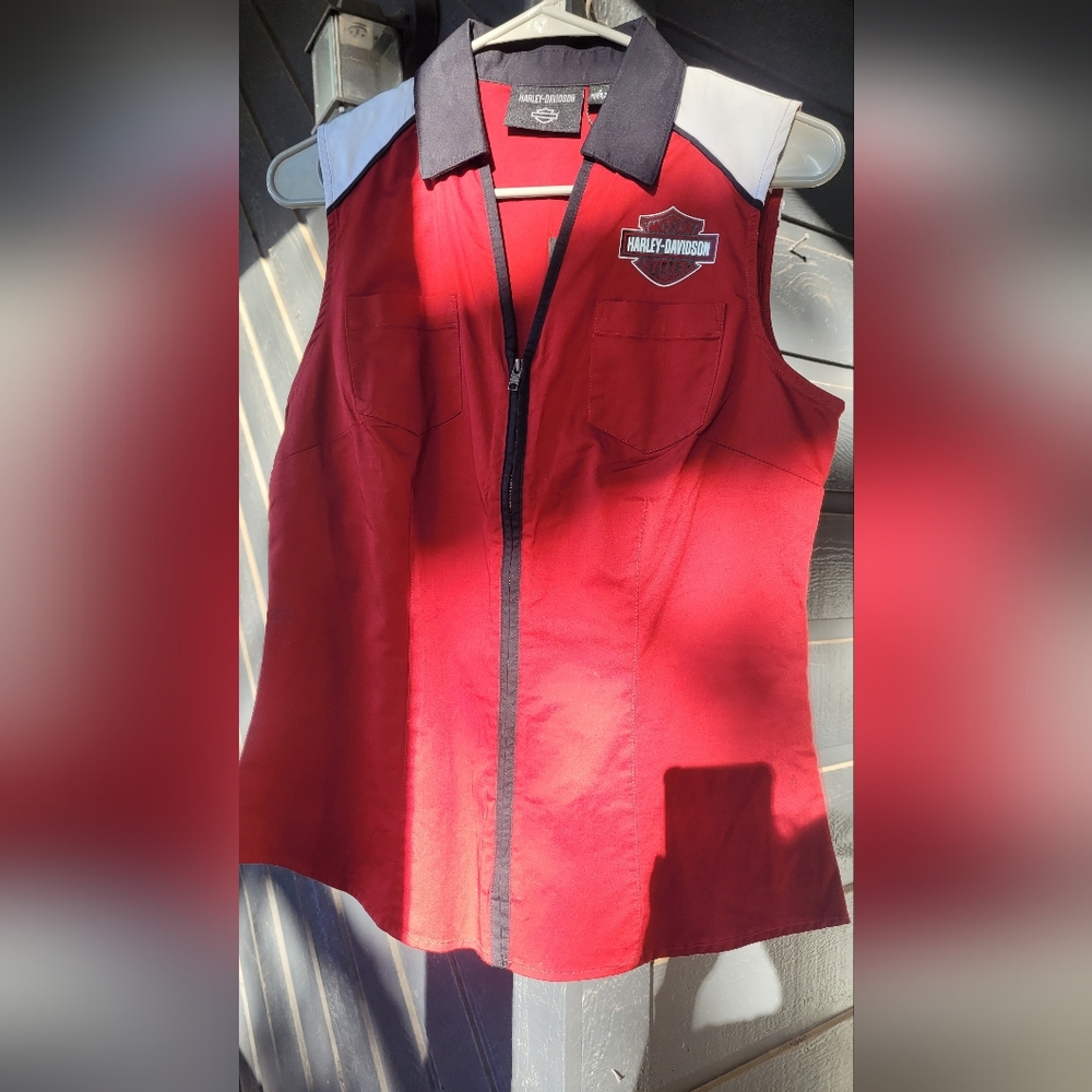 Harley-Davidson Red Sleeveless Zip-Up Vest with Black Trim size S